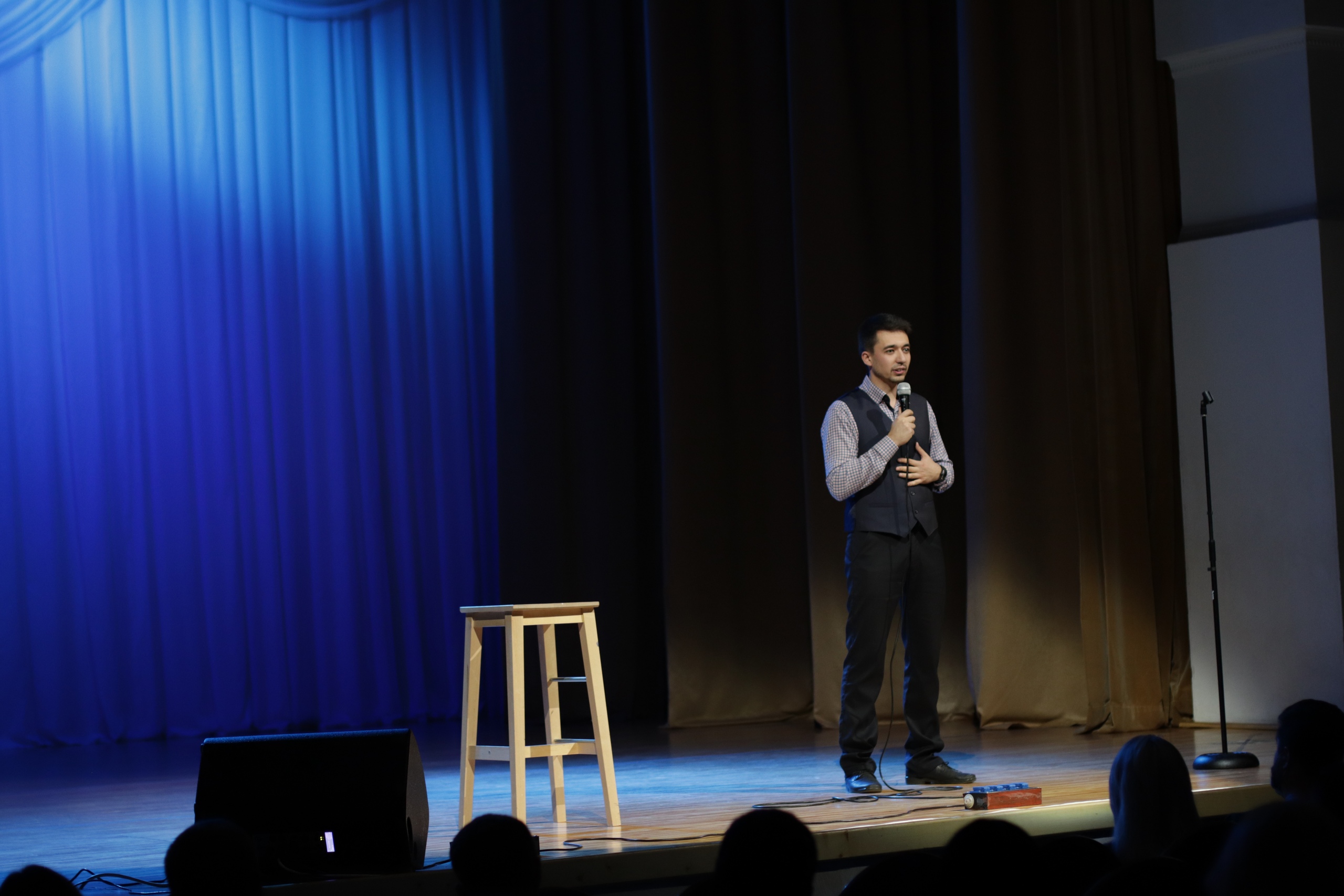Герои барных сцен: как в тверские заведения пришли "прожарка" и Stand Up