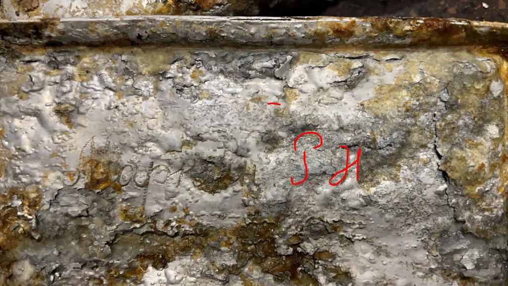 В Тверской области поисковики нашли именной портсигар и иконку, пробитую осколком