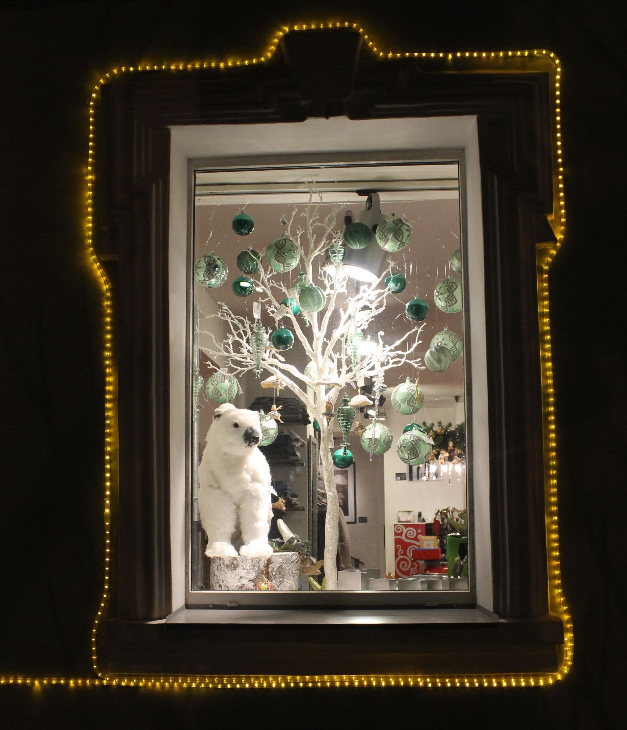 Новый год к нам мчится!: в Твери выберут самую красивую новогоднюю витрину