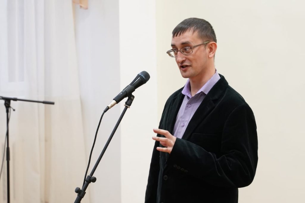 "Свет души" в Горьковке: православные песнопения и песни "Кино" звучали в тверской библиотеке