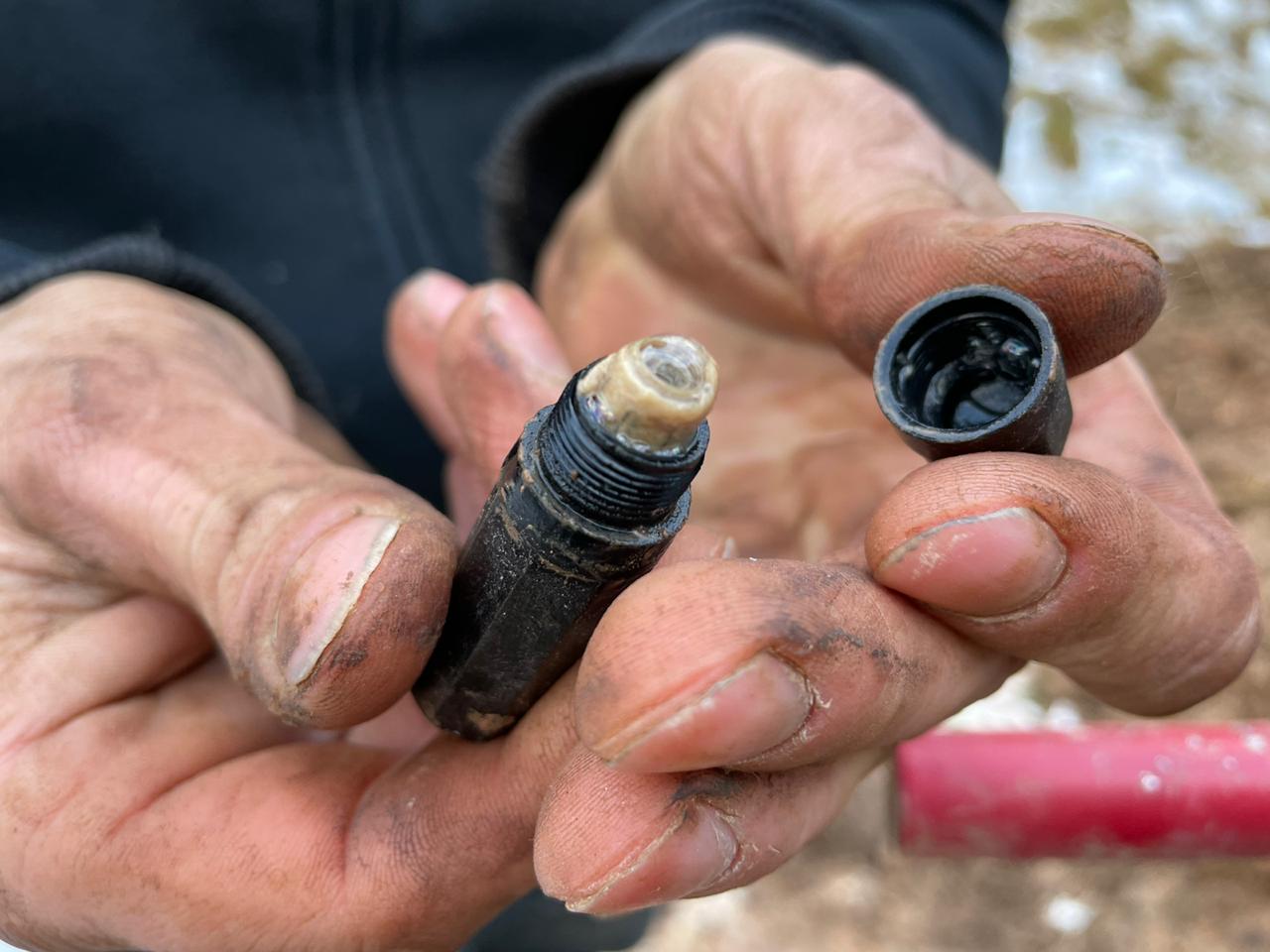 В Тверской области поисковики нашли именной портсигар и иконку, пробитую осколком