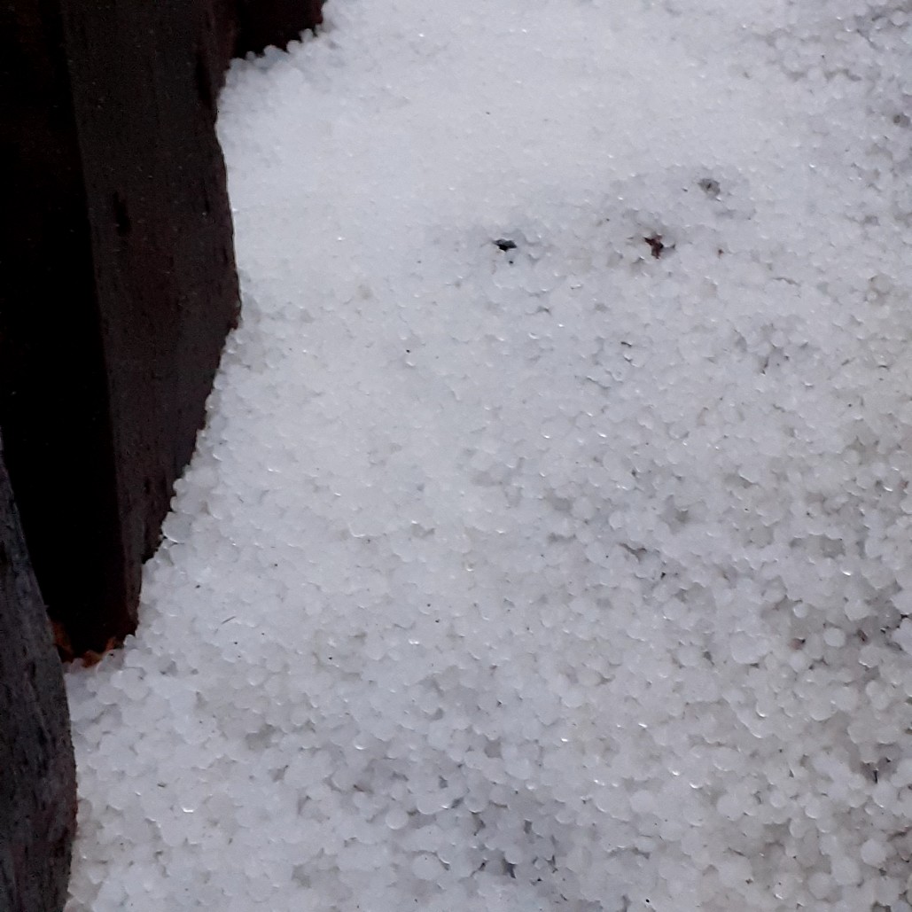 Крупный град выпал в Тверской области