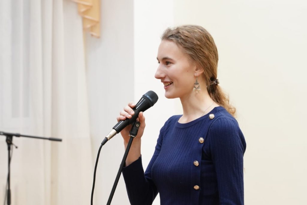 "Свет души" в Горьковке: православные песнопения и песни "Кино" звучали в тверской библиотеке