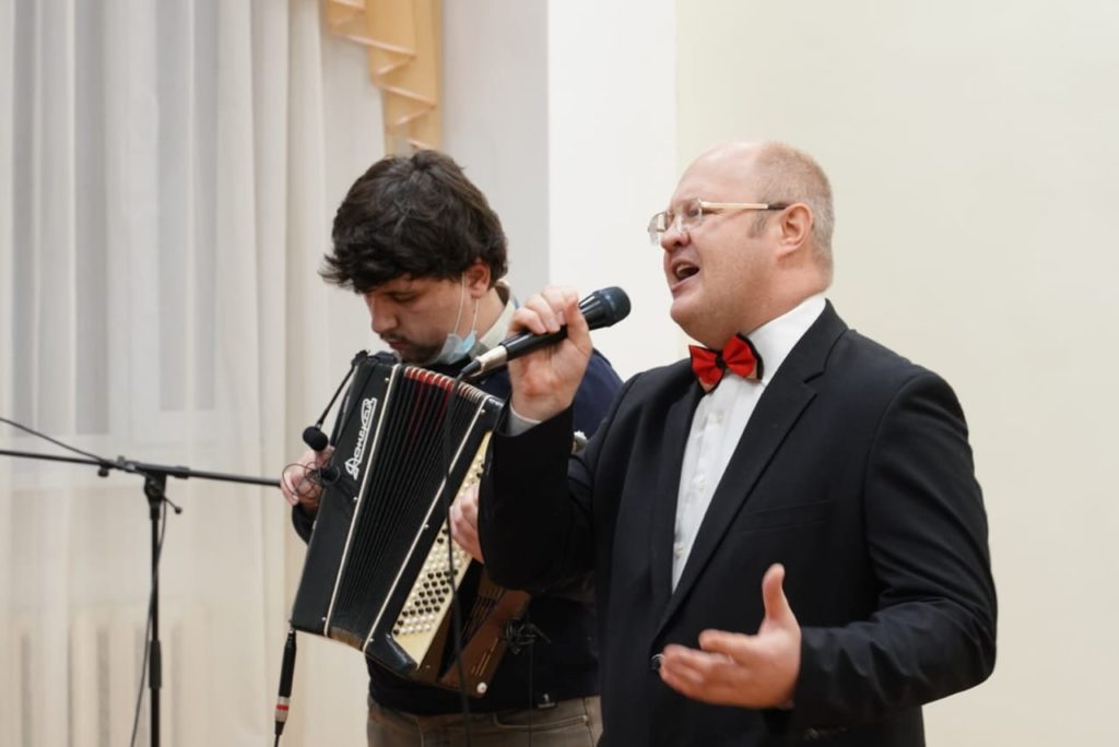 "Свет души" в Горьковке: православные песнопения и песни "Кино" звучали в тверской библиотеке