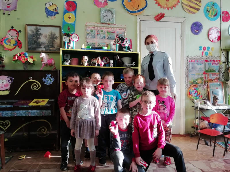 Бологовским дошколятам напомнили правила дорожного движения Бологовским дошколятам напомнили правила дорожного движения