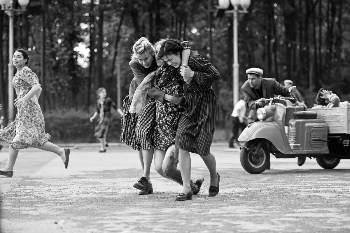 Фильм “Дорогие товарищи”: ностальгия с горьким привкусом