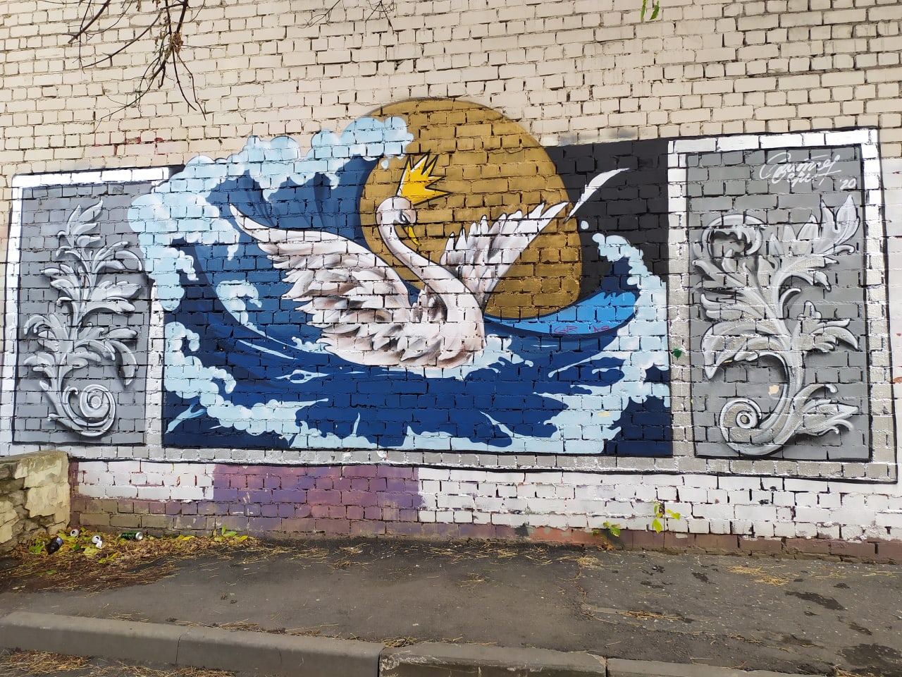 Красота на стенке: как работы тверских художников стрит-арта вписаны в городской пейзаж