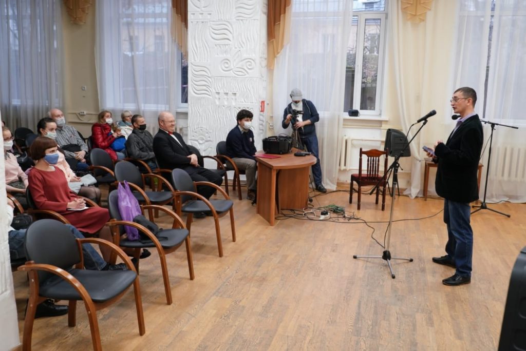 "Свет души" в Горьковке: православные песнопения и песни "Кино" звучали в тверской библиотеке