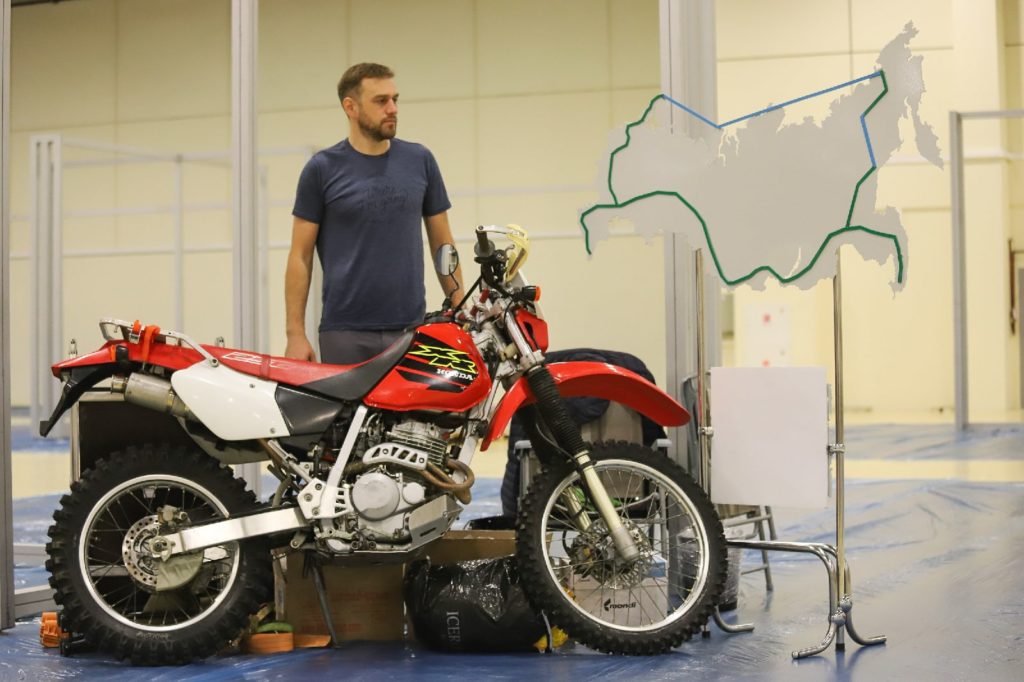 Мотопутешественник из Удомли открыл свой стенд на выставке в Москве Мотопутешественник из Удомли открыл свой стенд на выставке в Москве