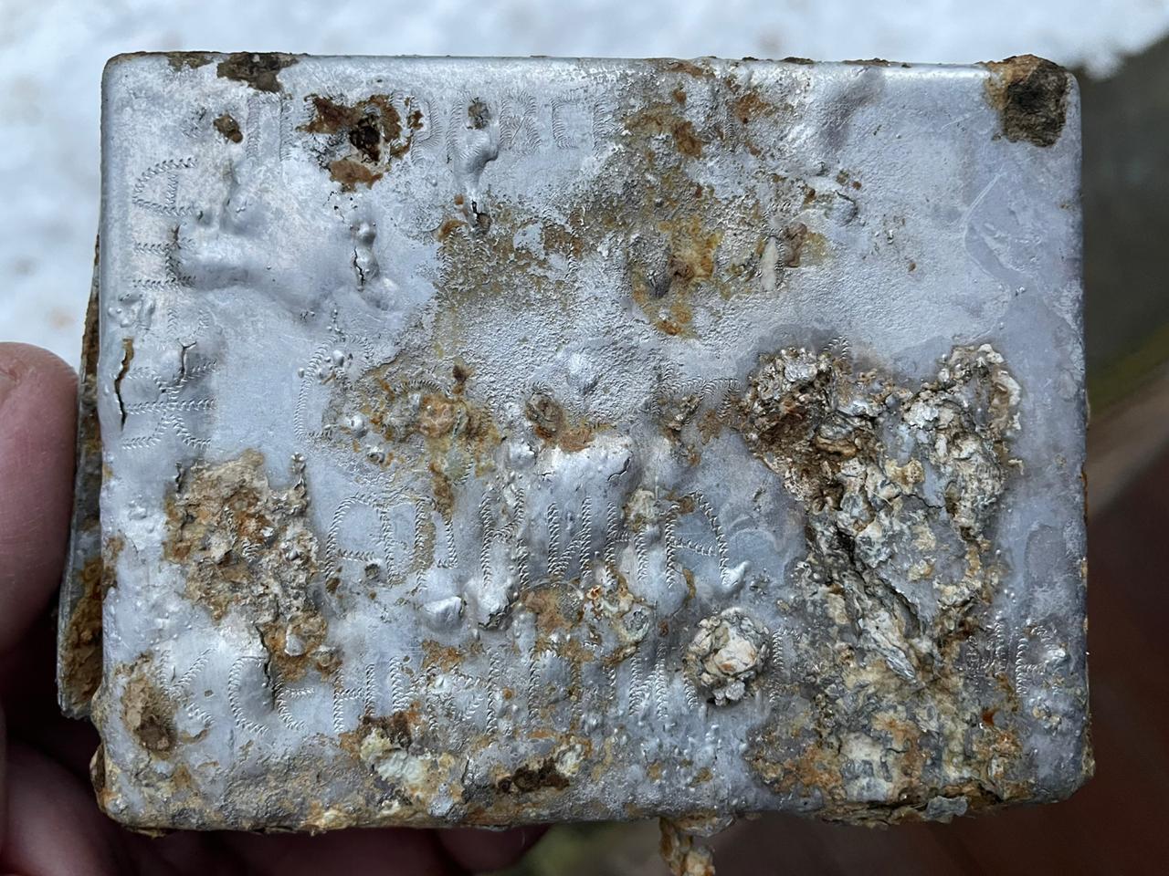 В Тверской области поисковики нашли именной портсигар и иконку, пробитую осколком