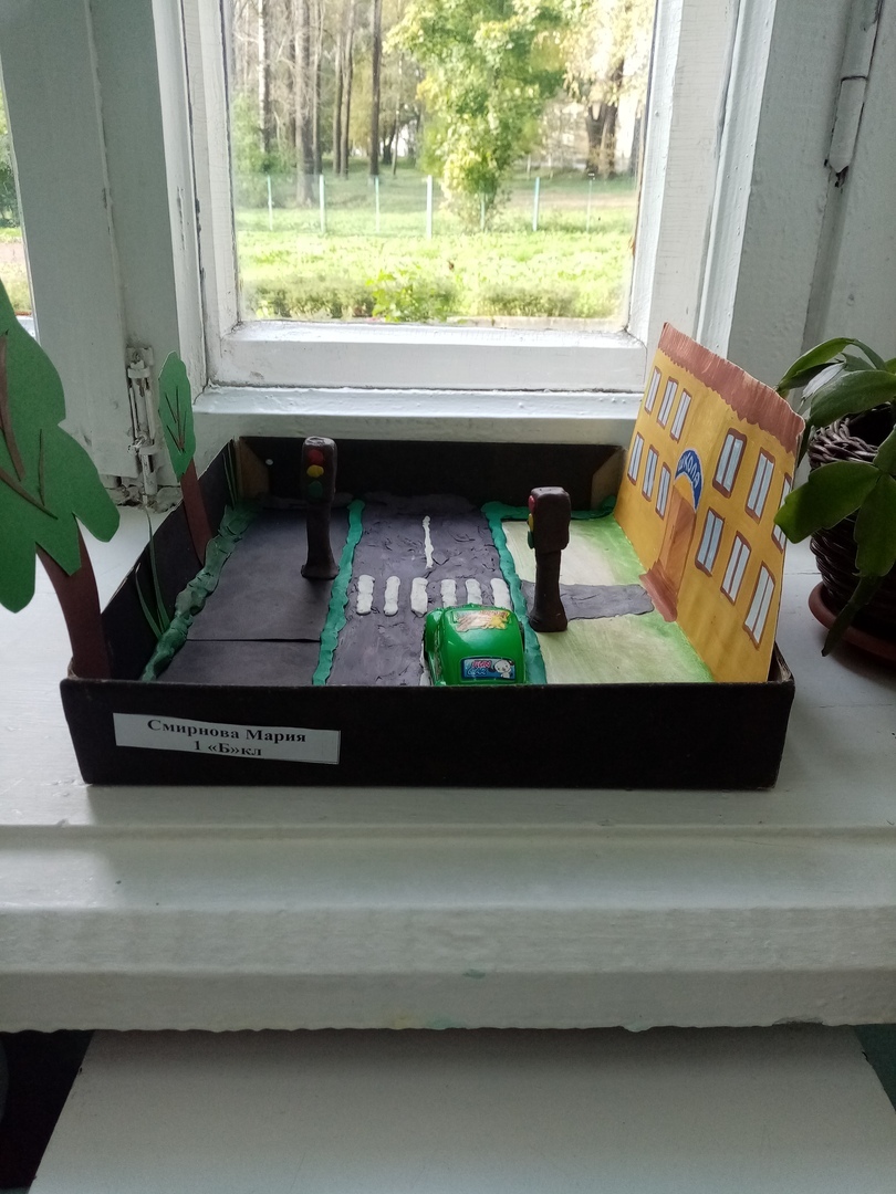 В Торжке провели конкурс детских поделок на тему правил дорожного движения