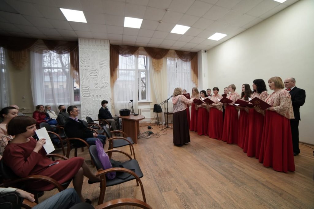"Свет души" в Горьковке: православные песнопения и песни "Кино" звучали в тверской библиотеке