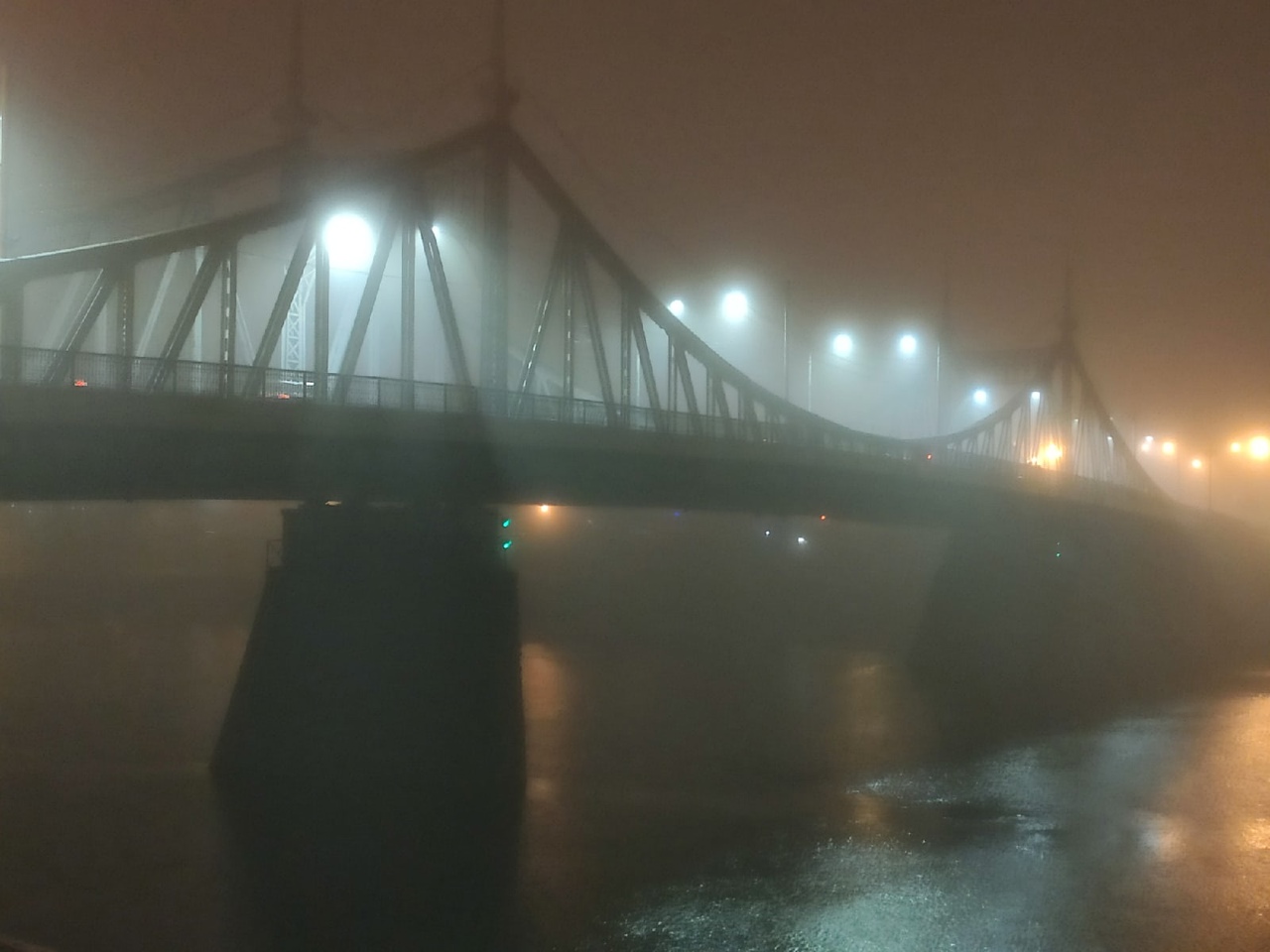 На Тверь вечером опустился мистический туман