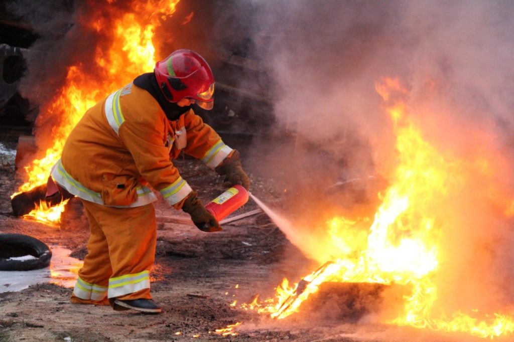 Месяц пожарной безопасности проводят тверские спасатели