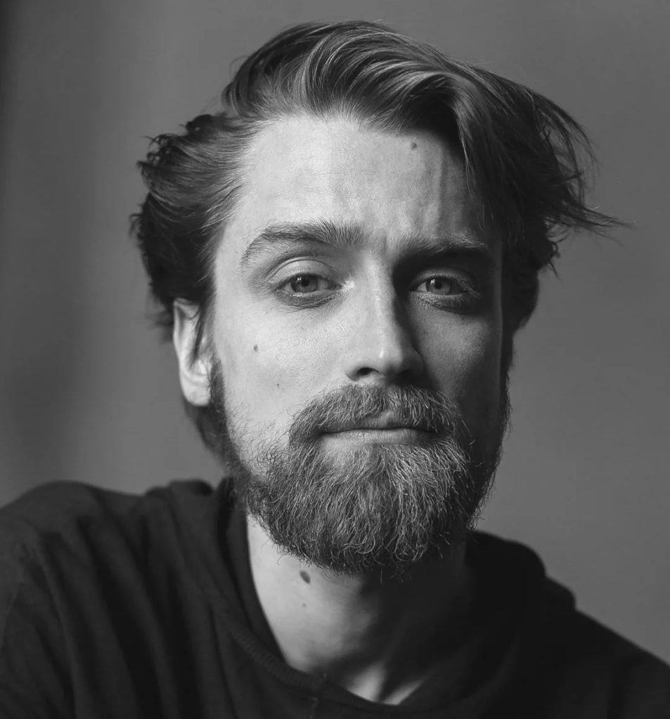 Тверской театр юного зрителя рассказал о художнике-постановщике нового спектакля "Вратарь и море"