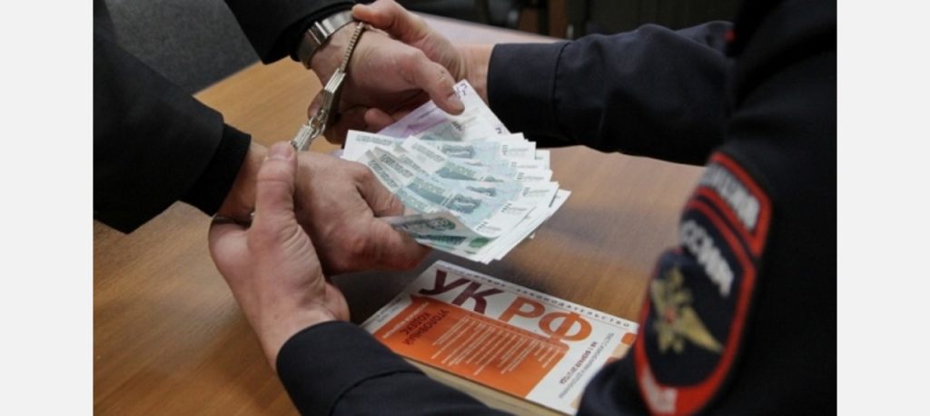 Жителя Тверской области задержали при попытке дать взятку Жителя Тверской области задержали при попытке дать взятку