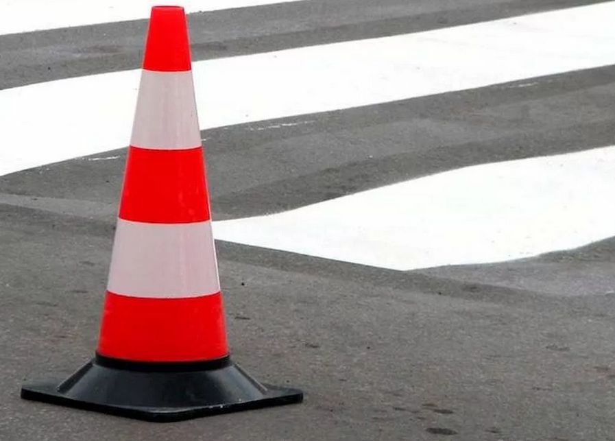 В Твери 18-летняя девушка попала под колеса кроссовера В Твери 18-летняя девушка попала под колеса кроссовера