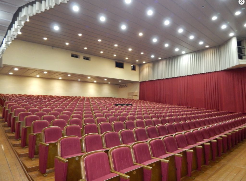 В Торопецком доме культуры отремонтировали зрительный зал