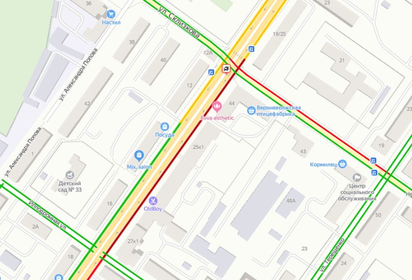 «Паровозик» из легковушек парализовал движение по Волоколамскому проспекту в Твери