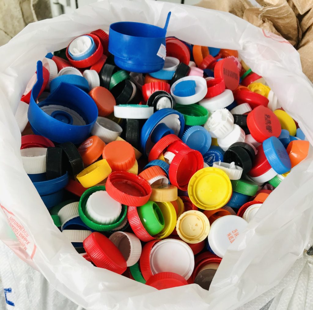 Более 2 тонн «добрых крышечек» доставила тверская почта