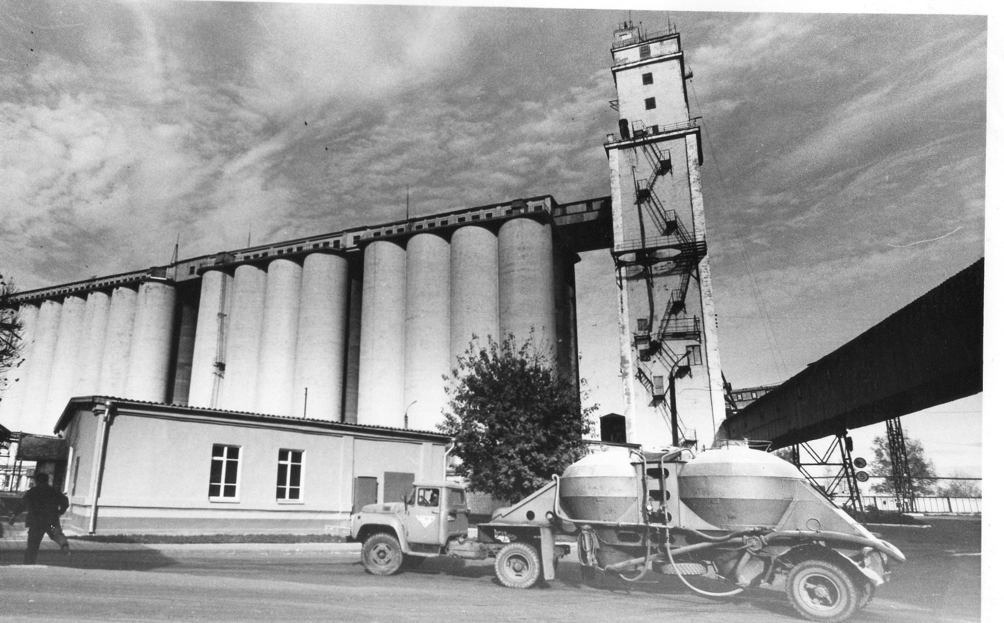 Фотолента "Тверьлайф": трудовой подвиг на архивных снимках