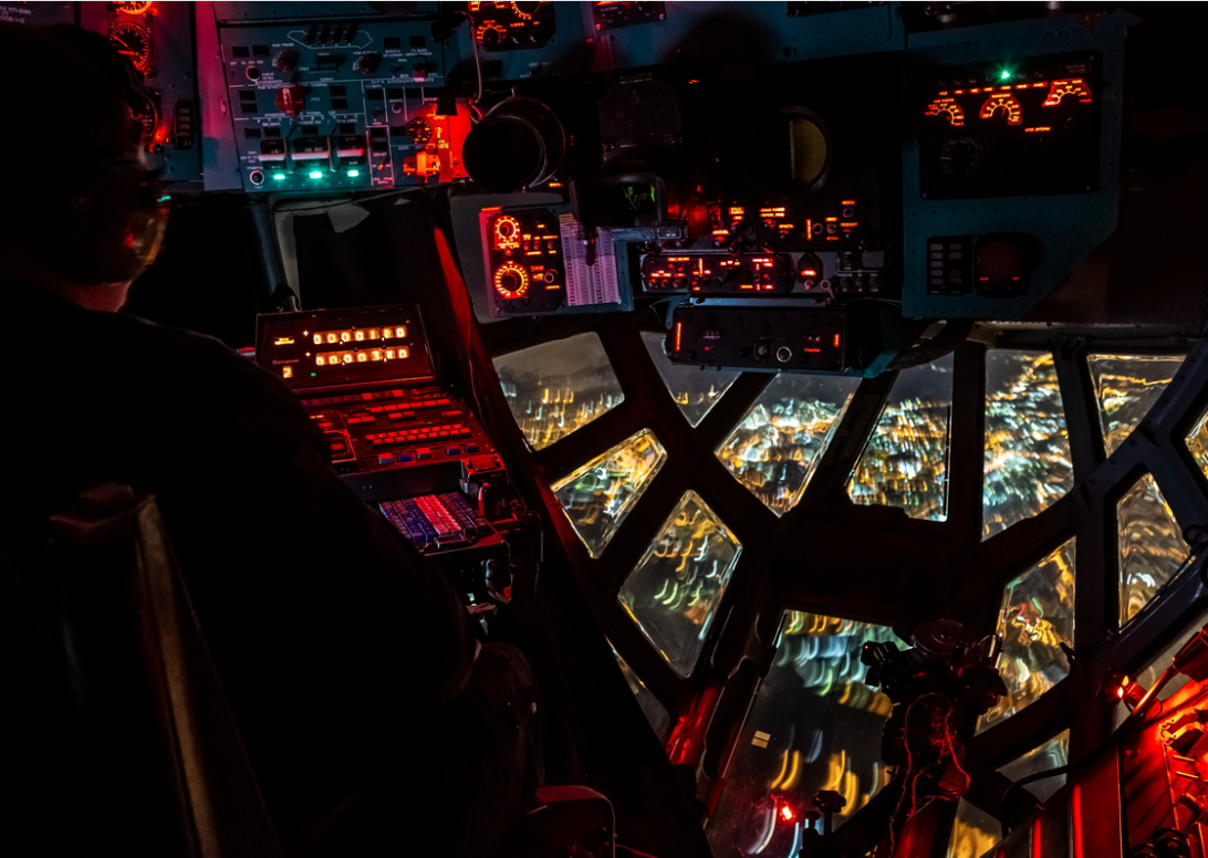 В Тверской области военно-транспортные самолеты провели ночные учения