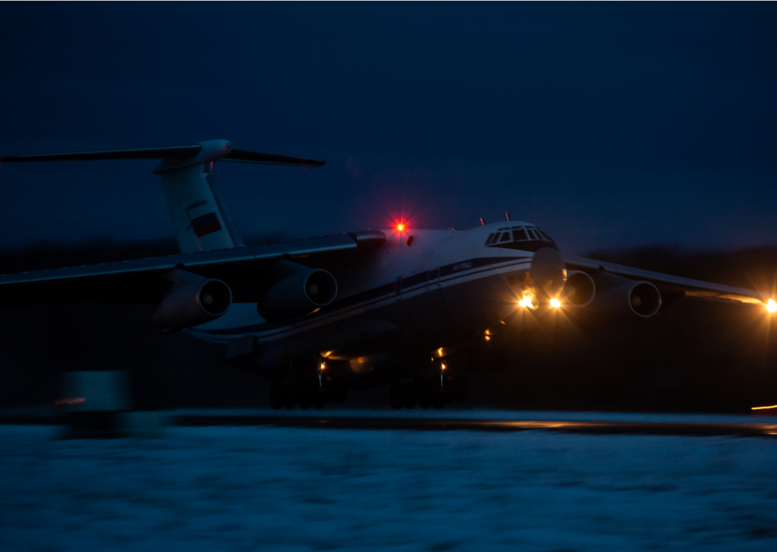 В Тверской области военно-транспортные самолеты провели ночные учения
