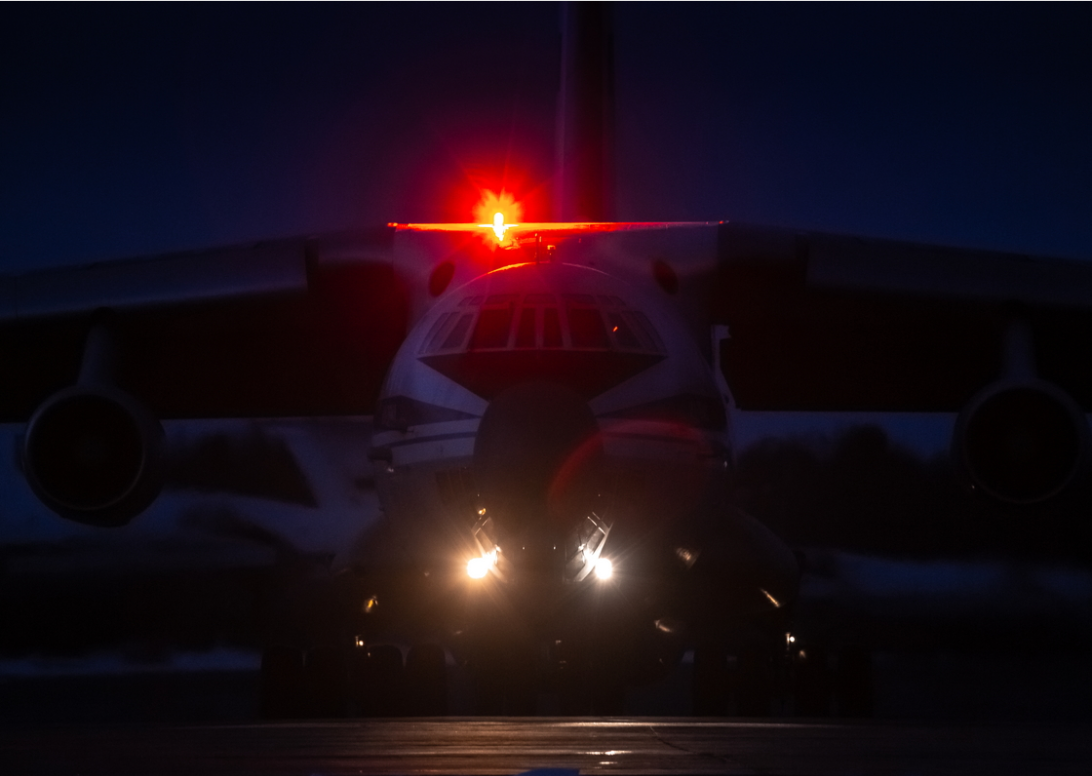 В Тверской области военно-транспортные самолеты провели ночные учения