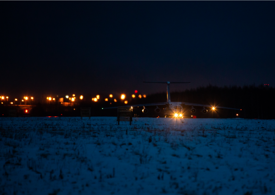 В Тверской области военно-транспортные самолеты провели ночные учения