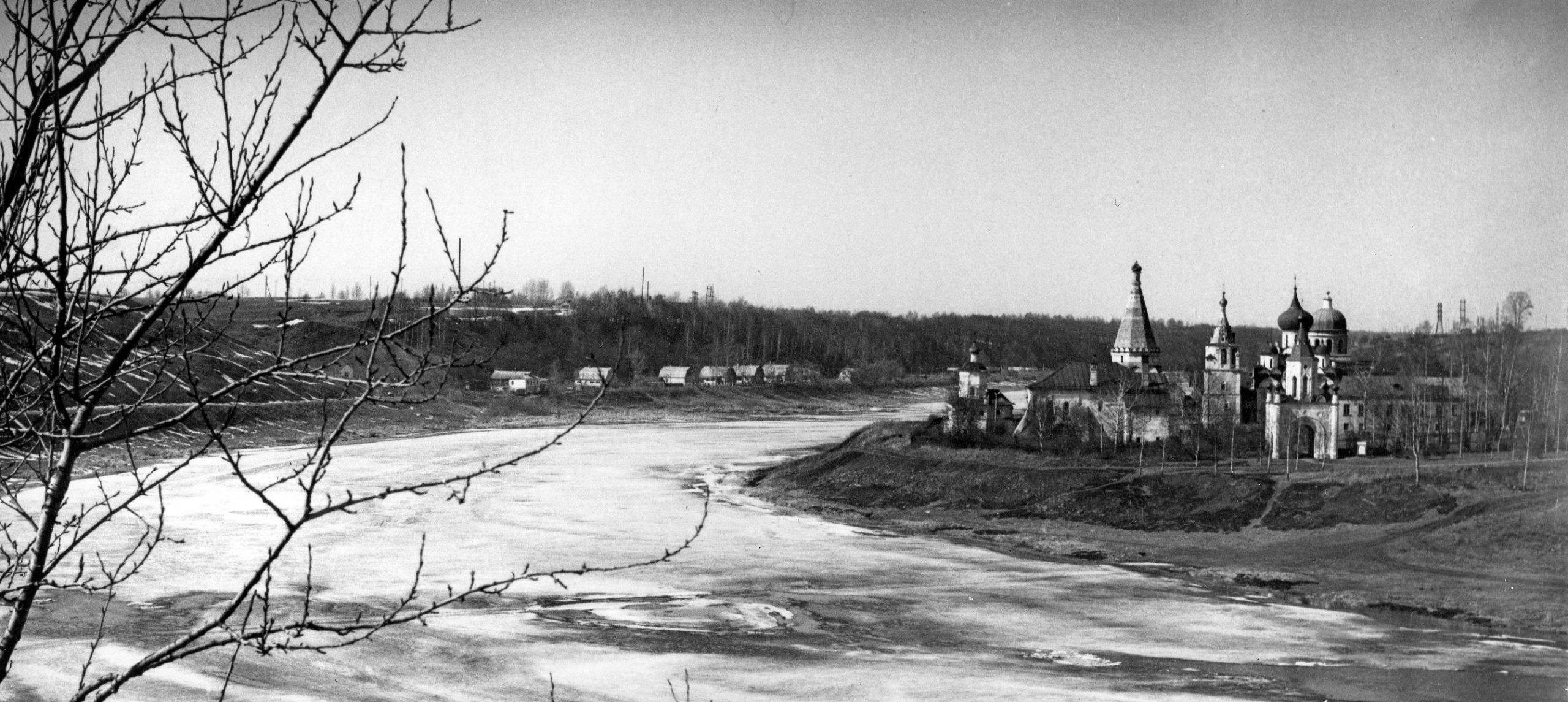 Фотолента "Тверьлайф": урбанистические пейзажи и сельские пасторали