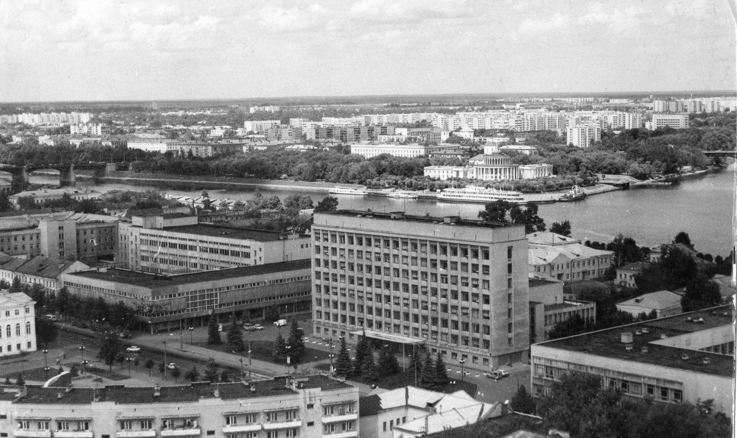 Фотолента "Тверьлайф": урбанистические пейзажи и сельские пасторали