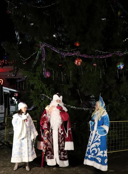 На главной площади в Торопце зажгли новогоднюю ёлку