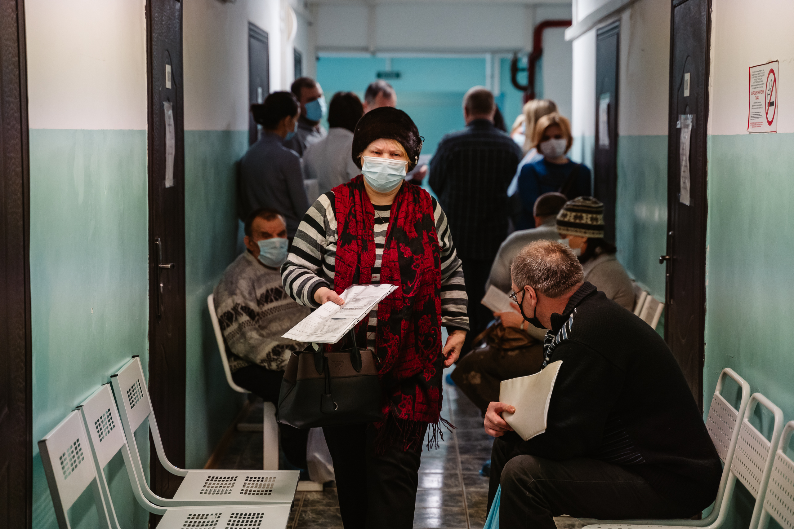 В Твери люди из групп риска получили вакцину "Спутник V" В Твери люди из групп риска получили вакцину "Спутник V"