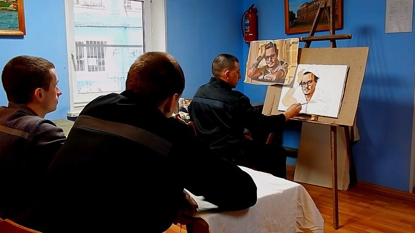 Мастер иконописи из исправительной колонии нарисовал Джонни Деппа в Тверской области