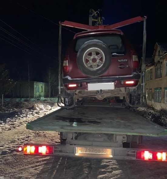 Водитель из Тверской области въехал в припаркованную легковушку Водитель из Тверской области въехал в припаркованную легковушку