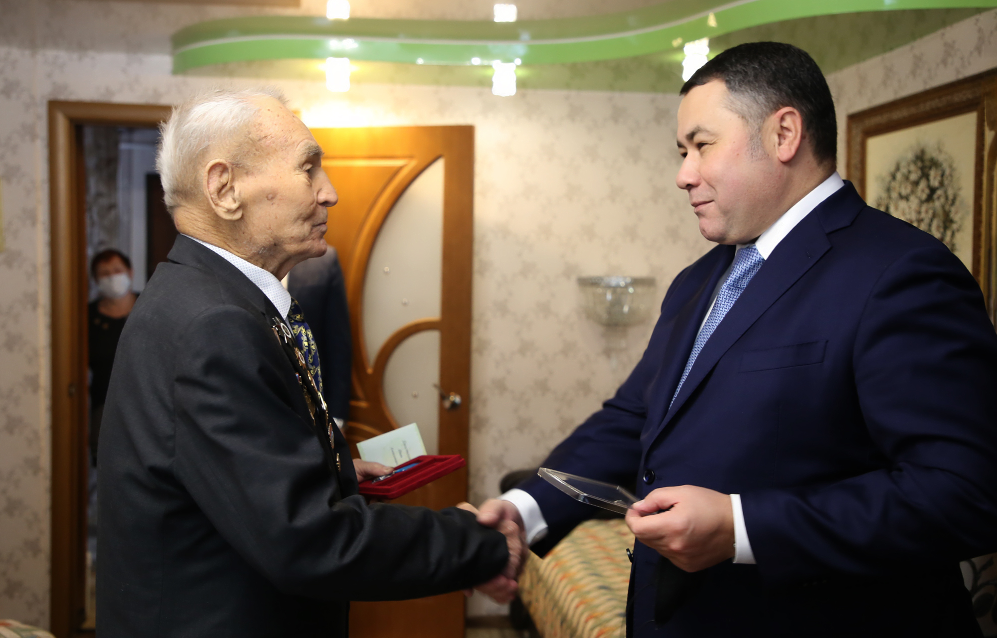 Игорь Руденя в Ржеве вручил участникам Великой Отечественной войны ордена Почёта