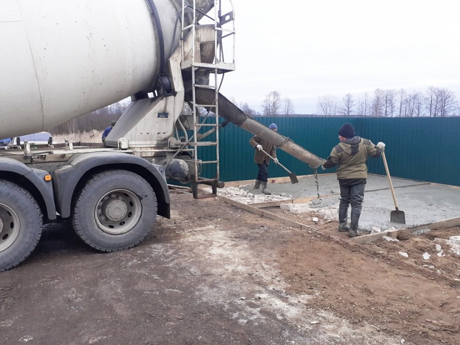В Тверской области сельские жители обустроили площадку под сбор мусора В Тверской области сельские жители обустроили площадку под сбор мусора