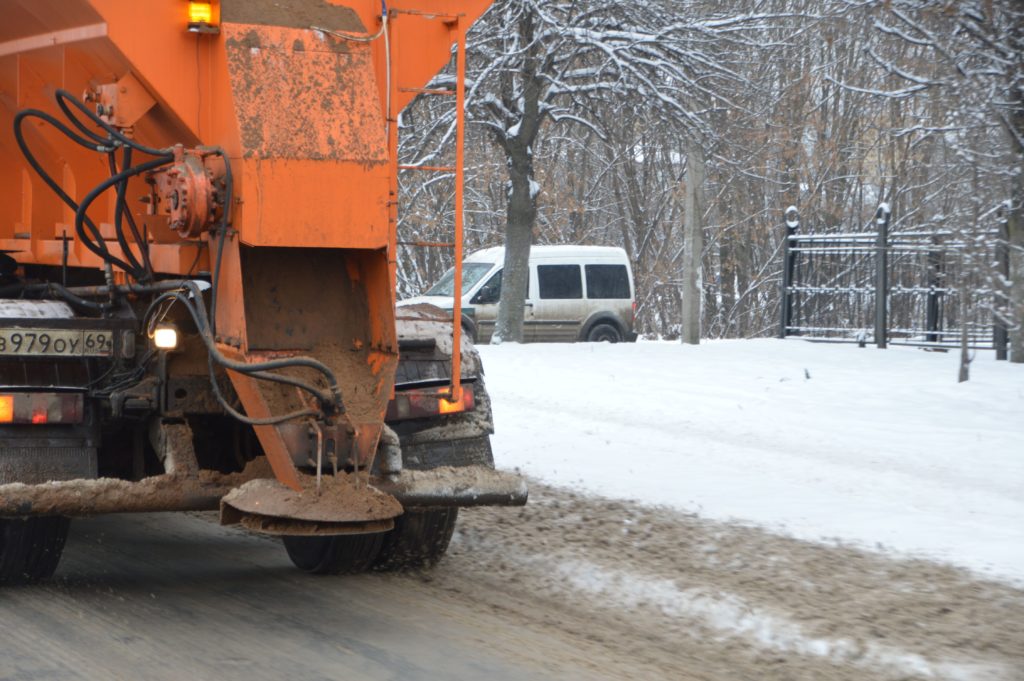 Улицы Твери расчищают после продолжительного снегопада
