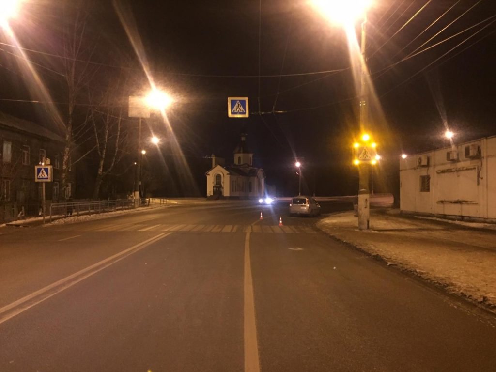 В Твери 8-летний мальчик попал под машину, перебегая дорогу