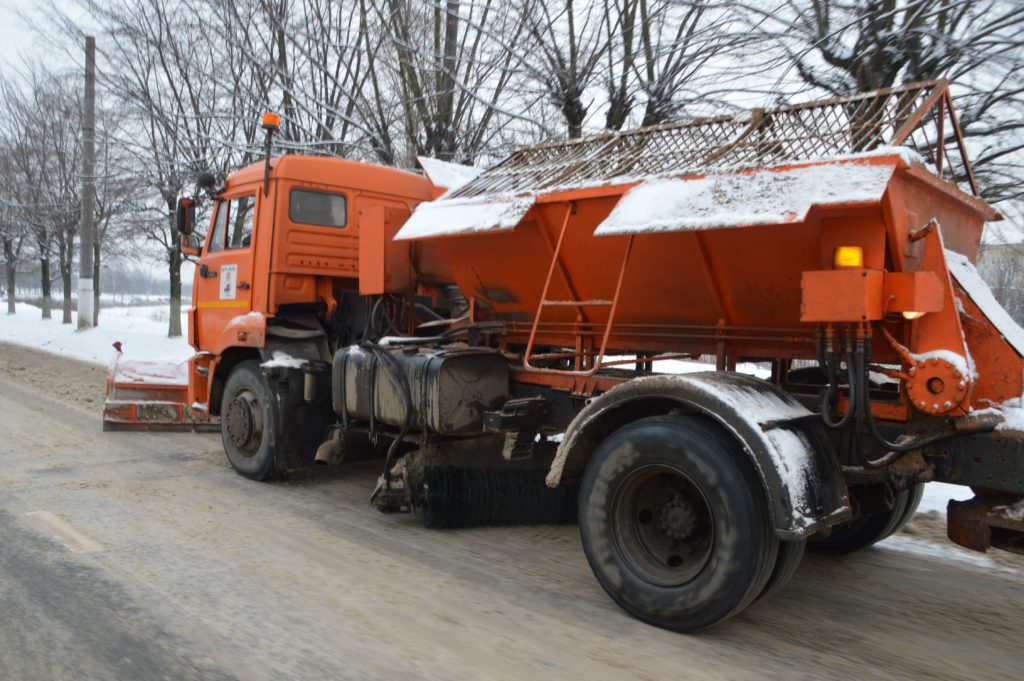Улицы Твери расчищают после продолжительного снегопада