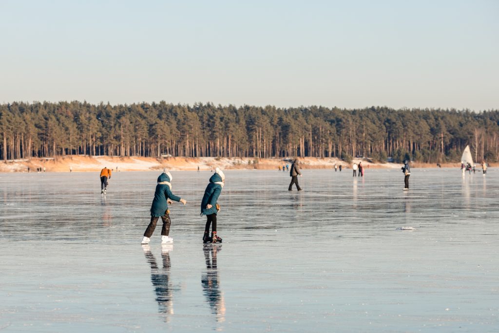 Тверской фотограф запечатлел развлечения местных жителей на Константиновских карьерах