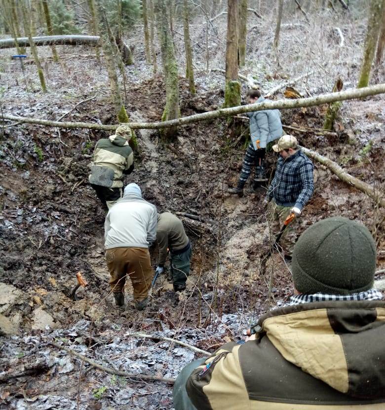 В Тверской области поисковики нашли потерянную 78 лет назад солдатскую ложку