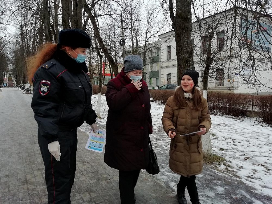 В Тверской области юные инспекторы рассказали пешеходам, как правильно переходить дорогу В Тверской области юные инспекторы рассказали пешеходам, как правильно переходить дорогу