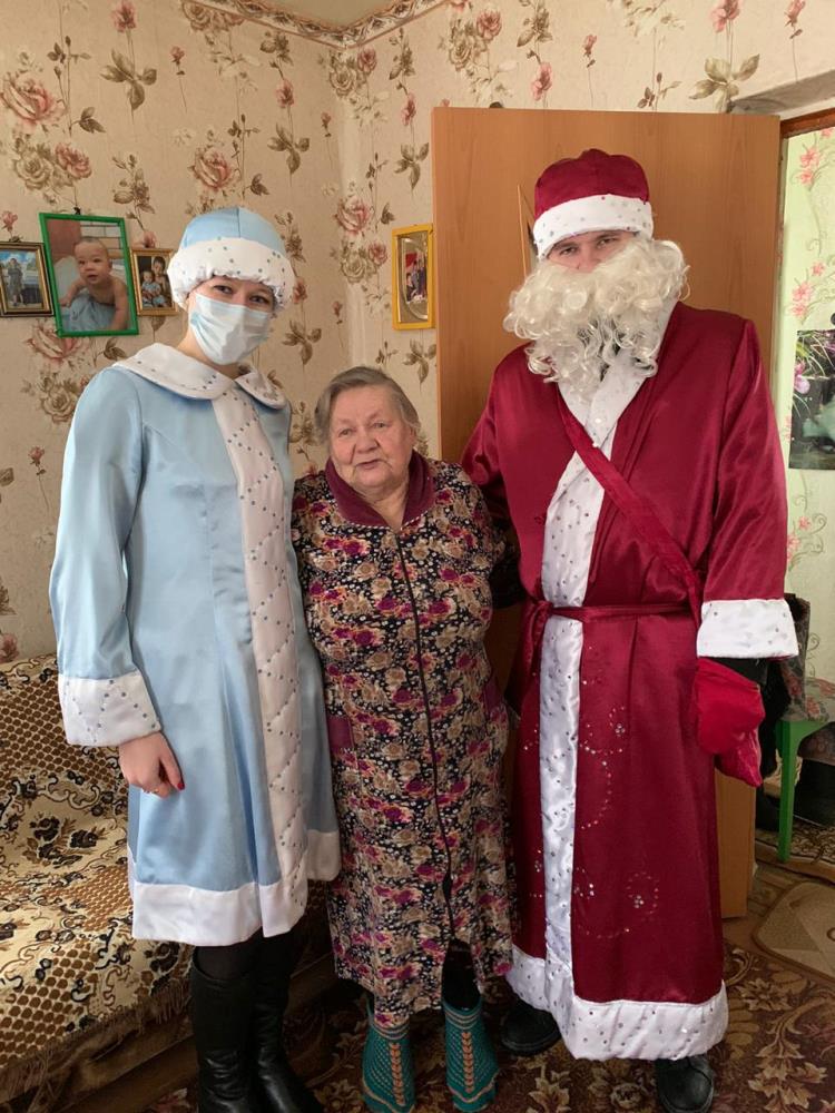 Дед Мороз и Снегурочка поздравили жарковчан с Новым годом