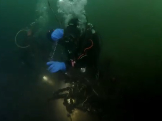 На дне тверского карьера нарядили новогоднюю ёлку На дне тверского карьера нарядили новогоднюю ёлку