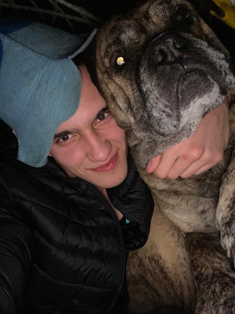 Момент спасения молодого человека и собаки, провалившихся в полынью на Волге в Твери, попал на видео