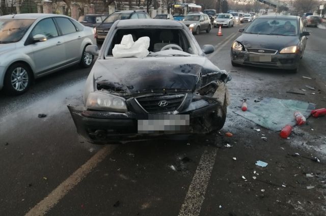 В Твери в ДТП с пятью машинами пострадала 16-летняя девушка В Твери в ДТП с пятью машинами пострадала 16-летняя девушка