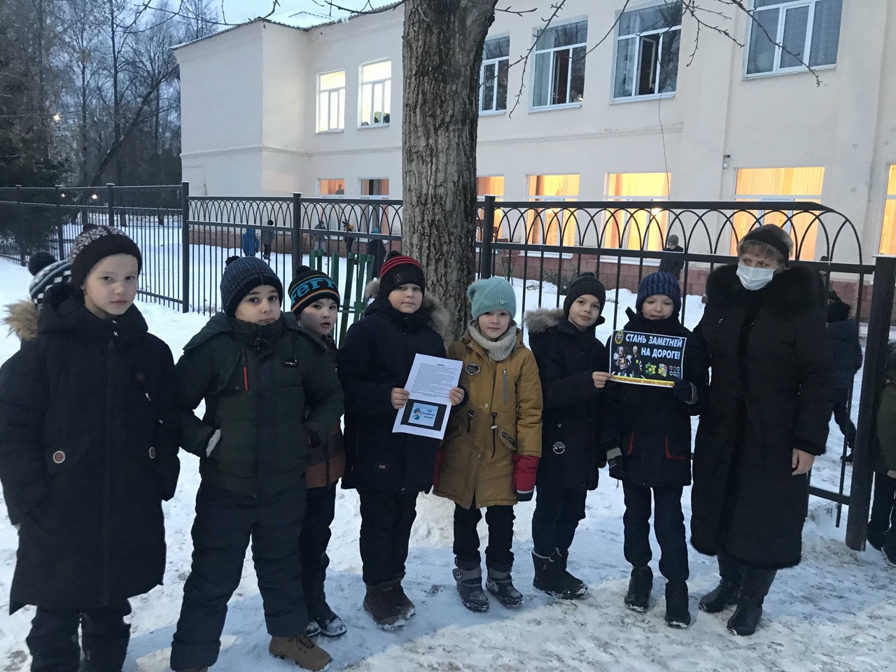 На улицах Лихославля юные инспекторы провели профилактические акции