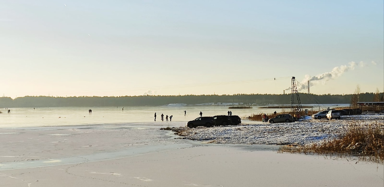 Константиновские карьеры под Тверью превратились в огромный бесплатный каток