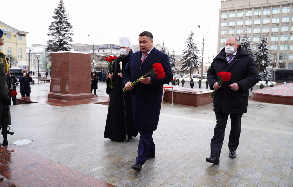 В памятную дату возложили цветы к стеле «Город воинской славы» в Твери В памятную дату возложили цветы к стеле «Город воинской славы» в Твери